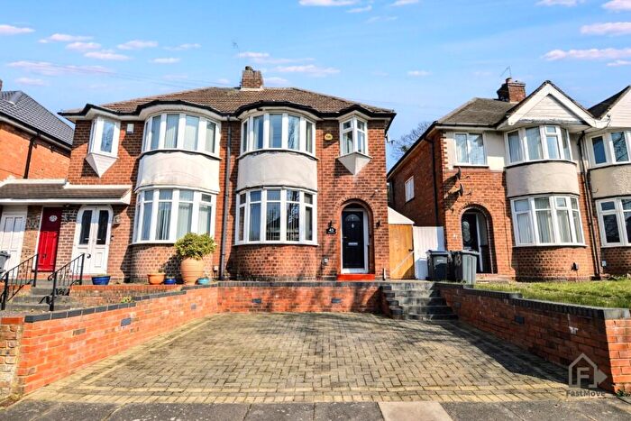 3 Bedroom Semi-Detached House For Sale In Yateley Crescent, Birmingham, B42