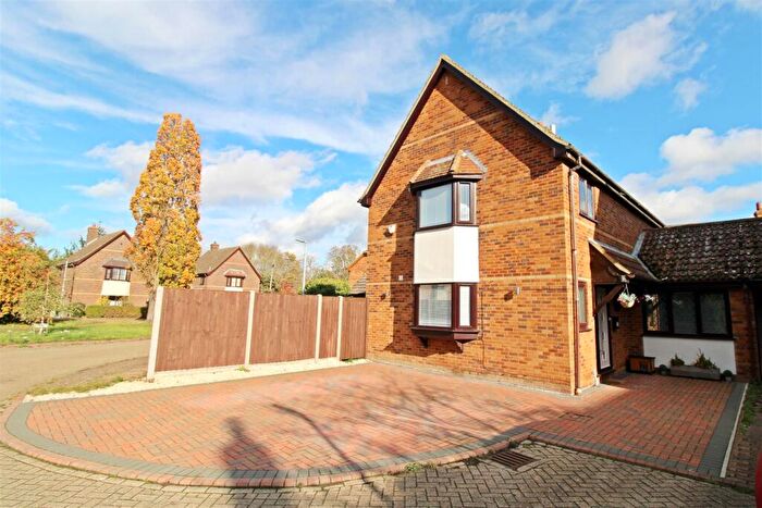 4 Bedroom Detached House For Sale In The Grange, Lower Caldecote, SG18