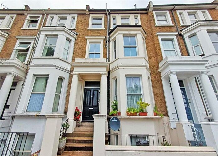 1 Bedroom Flat For Sale In Shepherds Bush Road, Hammersmith, W6