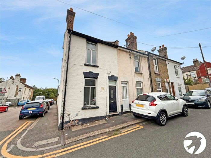 2 Bedroom Terraced House To Rent In Wykeham Street, Rochester, Kent, ME2
