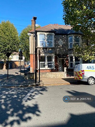 2 Bedroom Flat To Rent In Henniker Gardens, London, E6