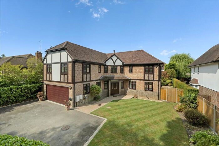 5 Bedroom Detached House To Rent In Drakes Close, Esher, Surrey, KT10