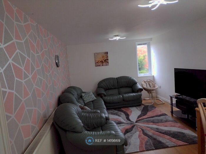 2 Bedroom Flat To Rent In Ebony Close, Colchester, CO2