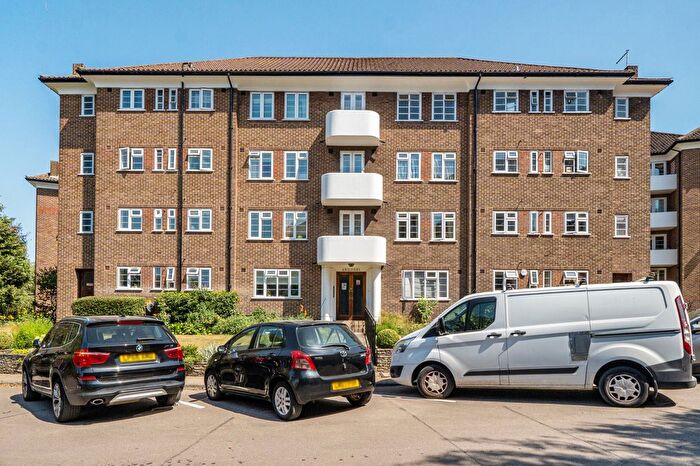 2 Bedroom Flat For Sale In Arundel House, Richmond, TW10