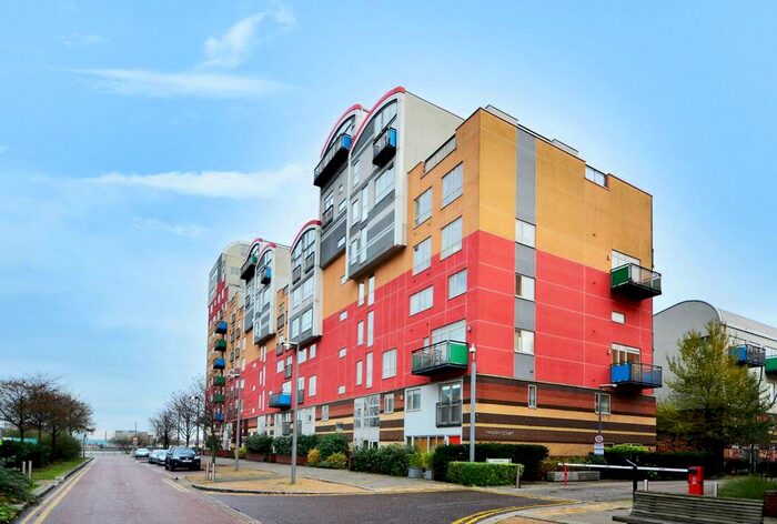 3 Bedroom Flat To Rent In Maurer Court, Greenwich Millennium Village, London, SE10