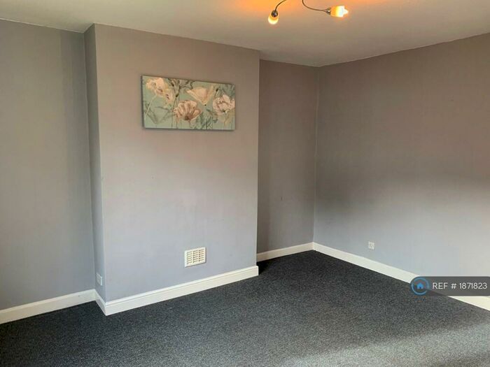 2 Bedroom Flat To Rent In Broomhead Drive, Dunfermline, KY12