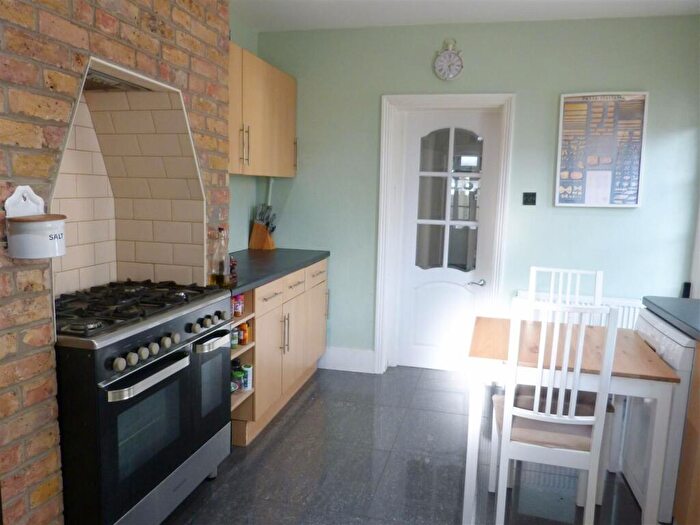 1 Bedroom Flat To Rent In Halifax Road, Enfield, EN2