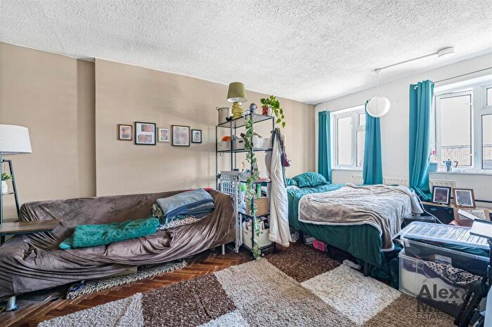 3 Bedroom Flat For Sale In Jamaica Road, Bermondsey, SE16