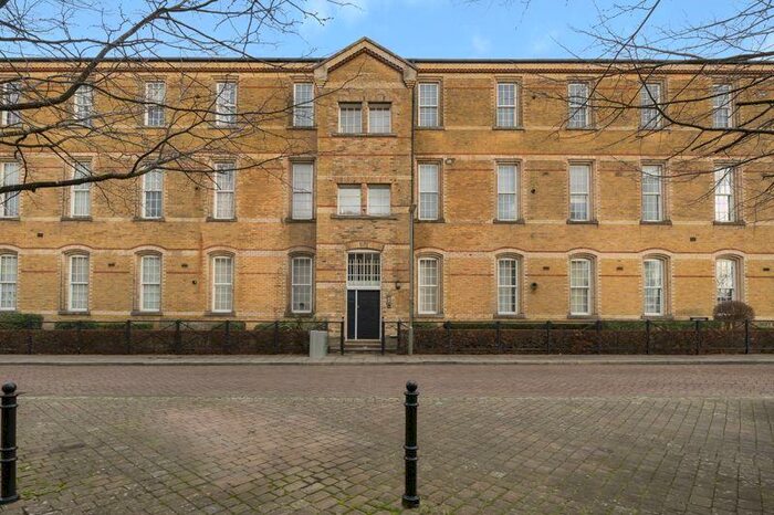 2 Bedroom Flat To Rent In Brigade Place, Caterham, CR3