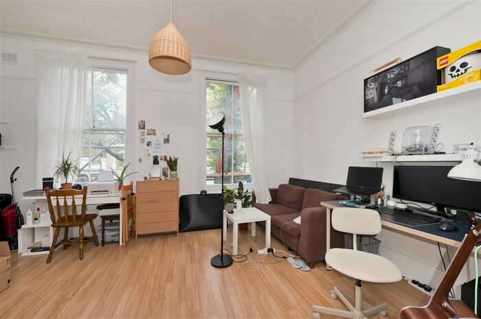 Studio To Rent In Bamborough Gardens, London W12