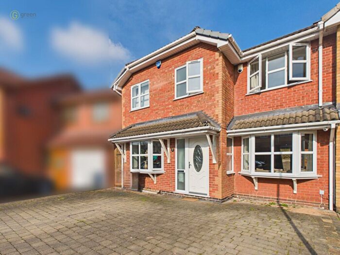 4 Bedroom Semi Detached House For Sale In Suffolk Way, Fazeley, Tamworth, B78