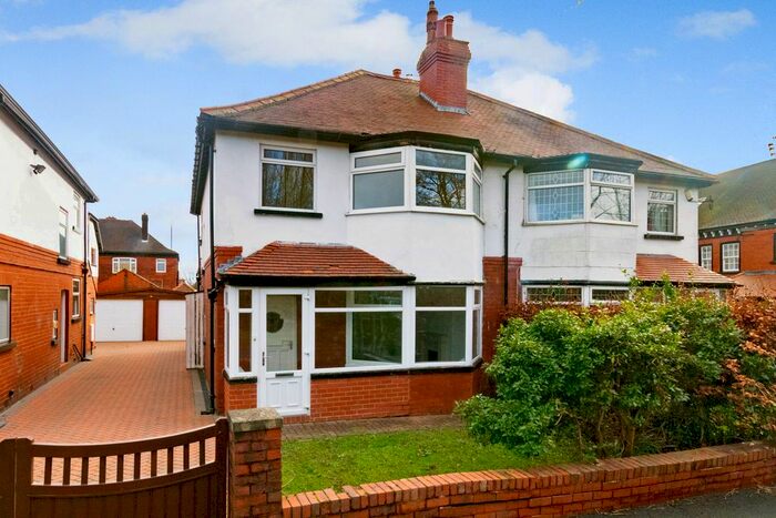 3 Bedroom Semi-Detached House To Rent In Weetwood Road, Leeds, LS16