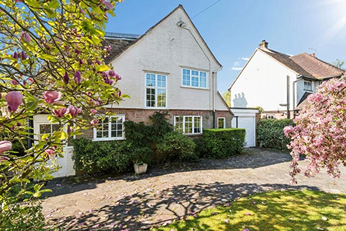 3 Bedroom Detached House For Sale In Stanley Hill Avenue, Amersham, HP7