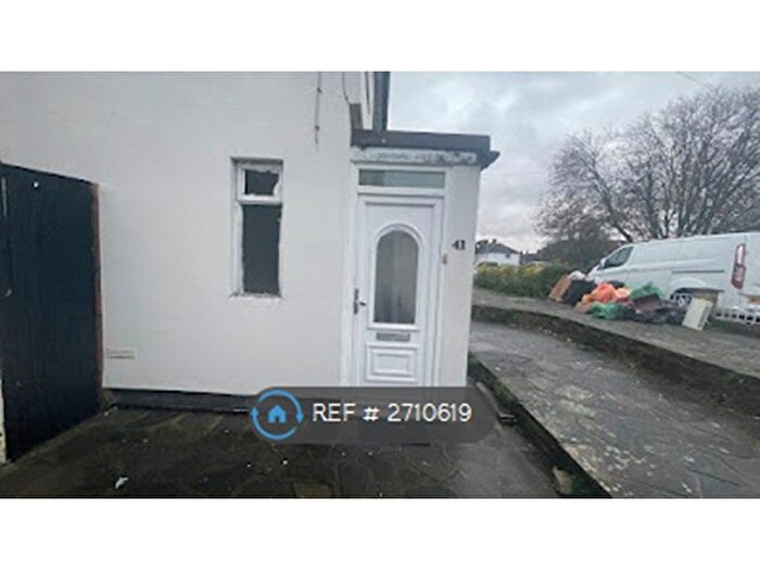 3 Bedroom End Of Terrace House To Rent In Newbury Close, Romford, RM3