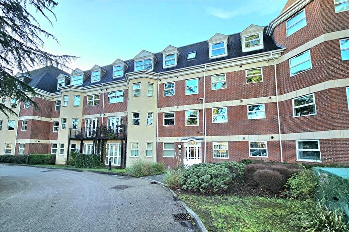 2 Bedroom Flat For Sale In Heathcote Road, Camberley, Surrey, GU15
