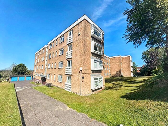 2 Bedroom Flat For Sale In Carew Road, Eastbourne, BN21