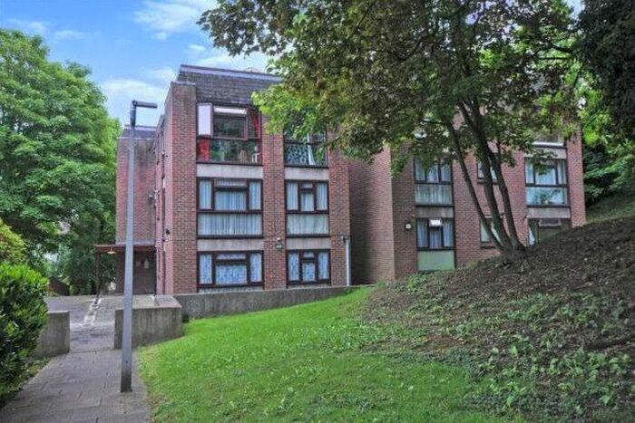 2 Bedroom Flat To Rent In Taymount Rise, London, SE23