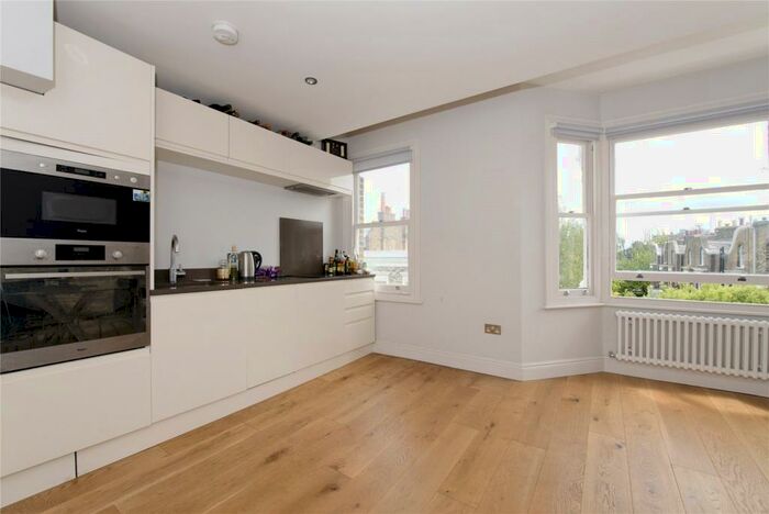 3 Bedroom Flat To Rent In Cruden Street, London, N1