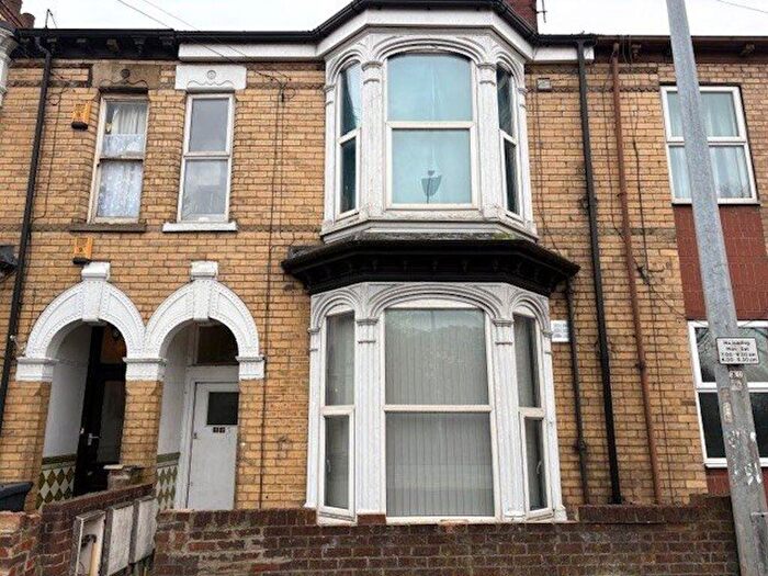 2 Bedroom Flat To Rent In Flat Spring Bank, Hull, HU3