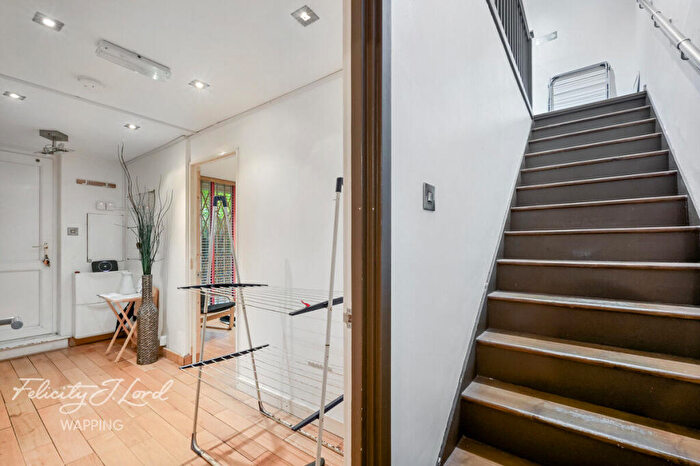 3 Bedroom Flat For Sale In Cloysters Green, London, E1W