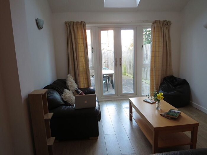 4 Bedroom Semi-detached House To Rent In Avon Gardens, Nottingham, NG2