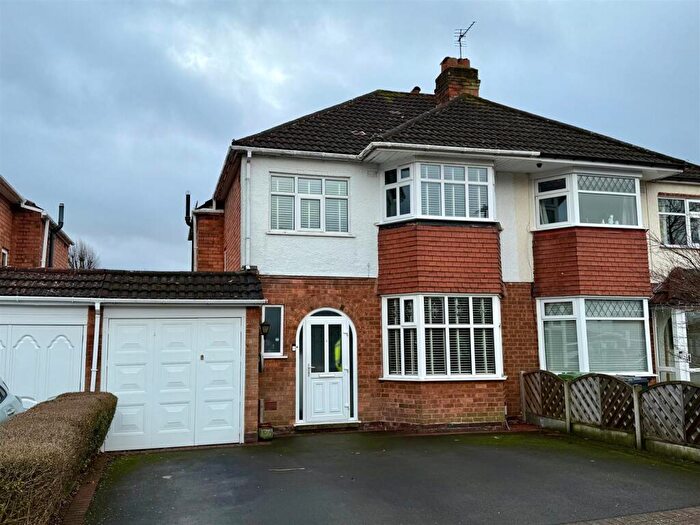 3 Bedroom Semi Detached House For Sale In Welford Road, Shirley, Solihull, B90