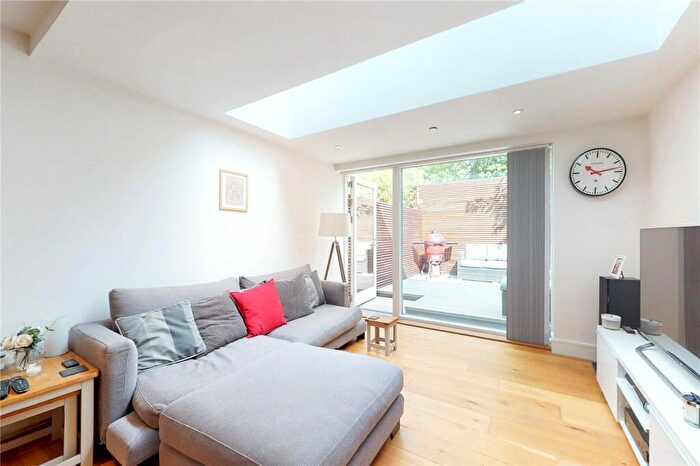 2 Bedroom Penthouse To Rent In Hill Grove Court, Windsor Walk, London, SE5