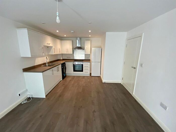1 Bedroom Flat To Rent In Lincoln House, Shipley, BD18
