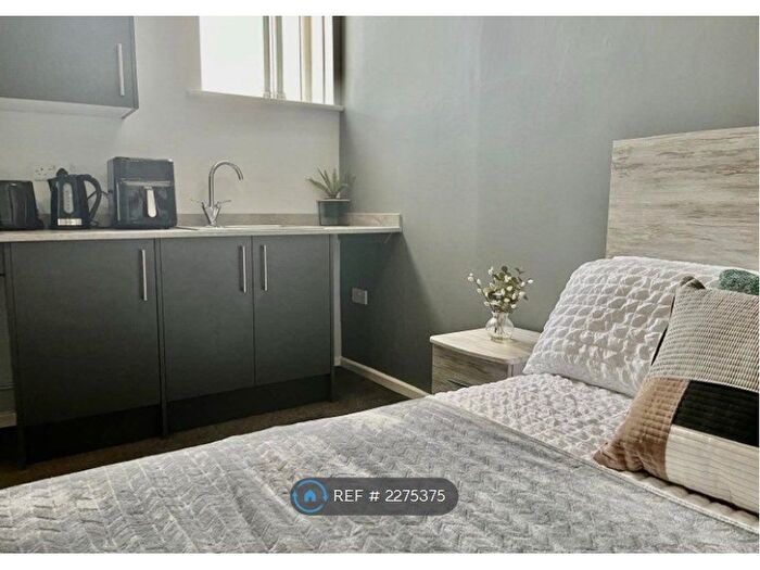 20 Bedroom Studio To Rent In Stile Common Road, Huddersfield, HD4