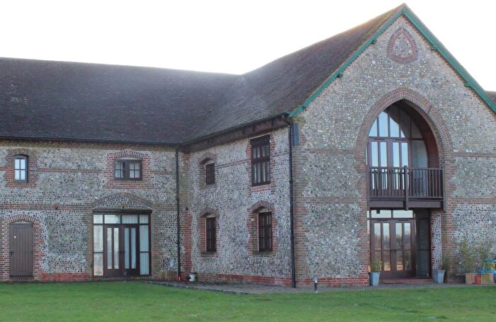 4 Bedroom Barn Conversion To Rent In Basing Barns, GU34