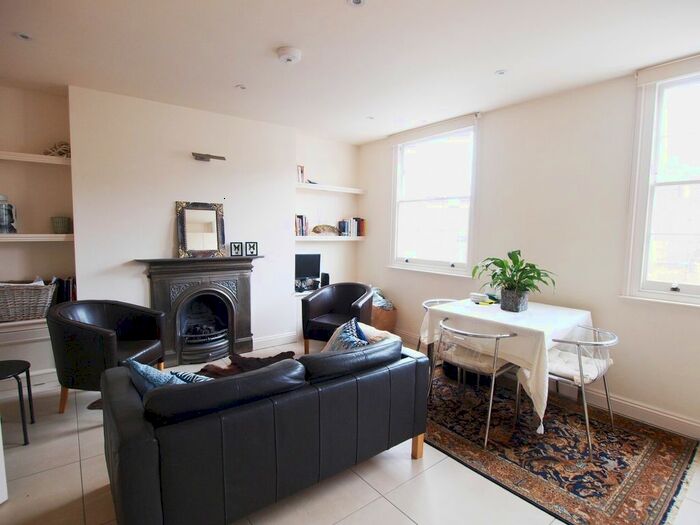 1 Bedroom Flat To Rent In Amwell Street, Islington, EC1R