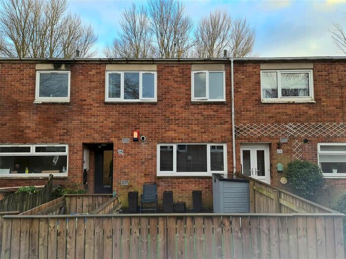 3 Bedroom Terraced House To Rent In Shawholm Crescent, Pollokshaws, Glasgow, G43