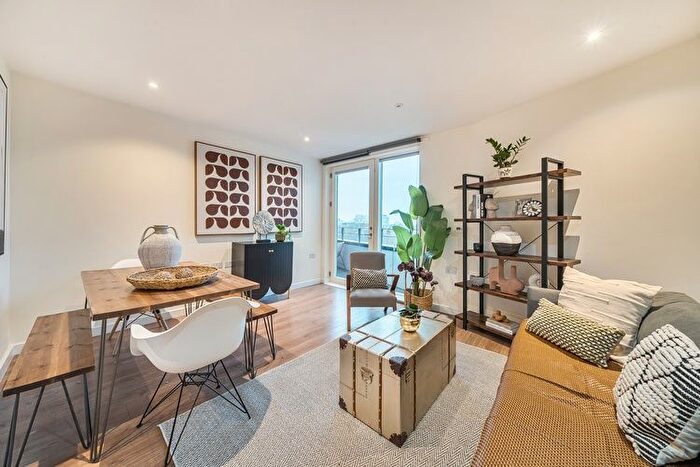 1 Bedroom Flat For Sale In St. James's Crescent, Brixton, London, SW9