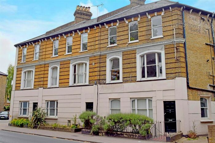2 Bedroom Flat To Rent In St. Margarets Road, St Margarets, Twickenham, TW1