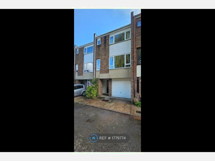 3 Bedroom Terraced House To Rent In Beard Road, Kingston Upon Thames, KT2