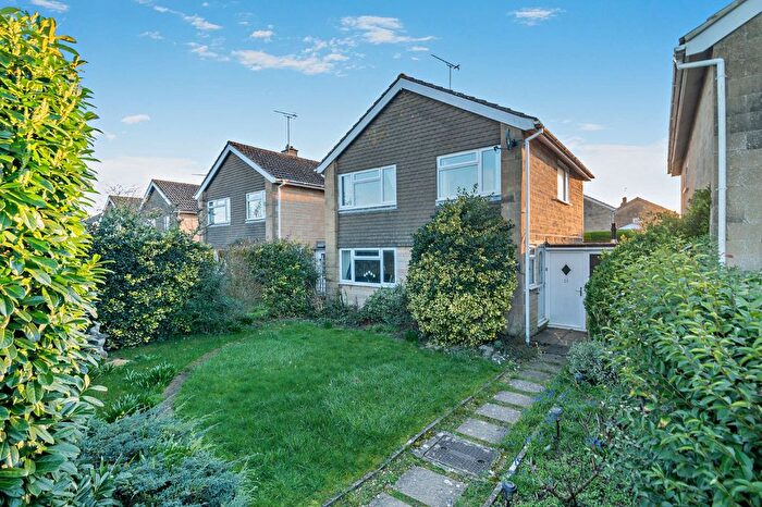 3 Bedroom Link Detached House For Sale In Aldsworth Close, Fairford, Gloucestershire, GL7