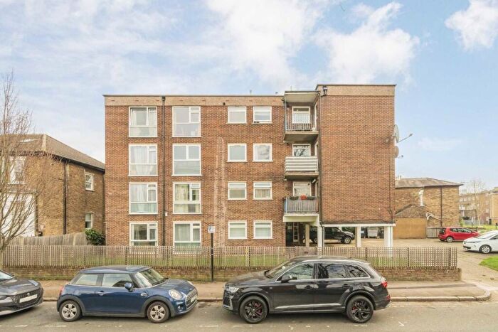 2 Bedroom Flat For Sale In West Green Road, London, N15