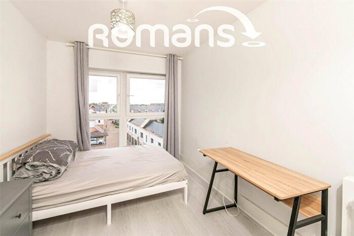 3 Bedroom Flat To Rent In Sunapee Road, Reading, Berkshire, RG2