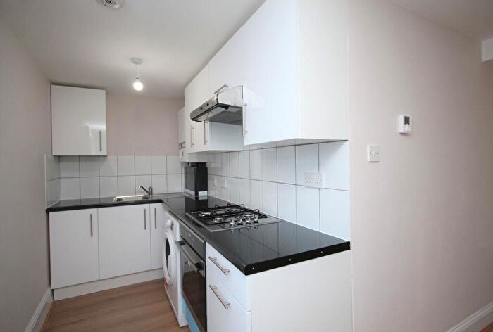 2 Bedroom Flat To Rent In The Drive, Golders Green, NW11