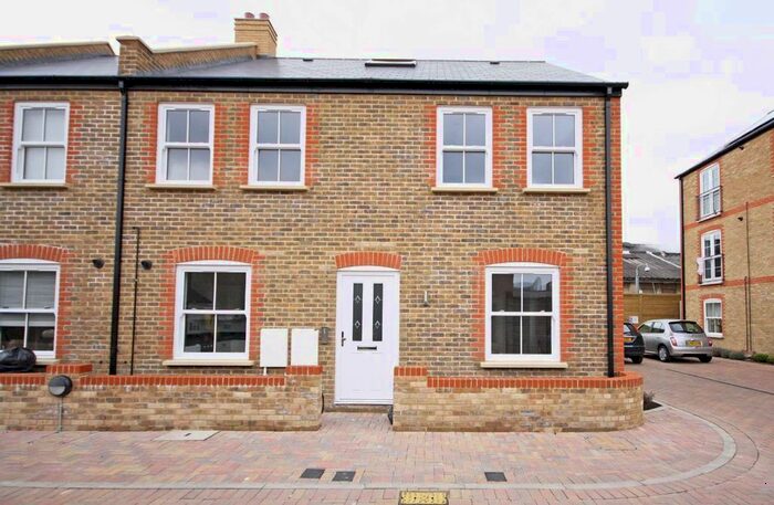 1 Bedroom Flat To Rent In Norcutt Road, Twickenham, TW2