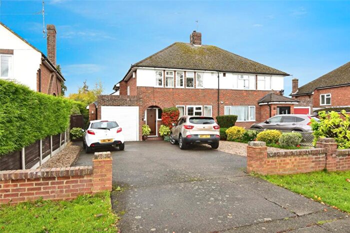 3 Bedroom Semi Detached House For Sale In Wendover Way, Aylesbury, HP21
