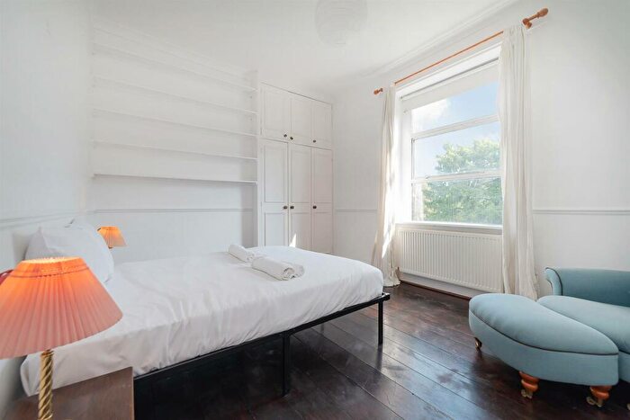 2 Bedroom Apartment For Sale In The Avenue, Queens Park, NW6