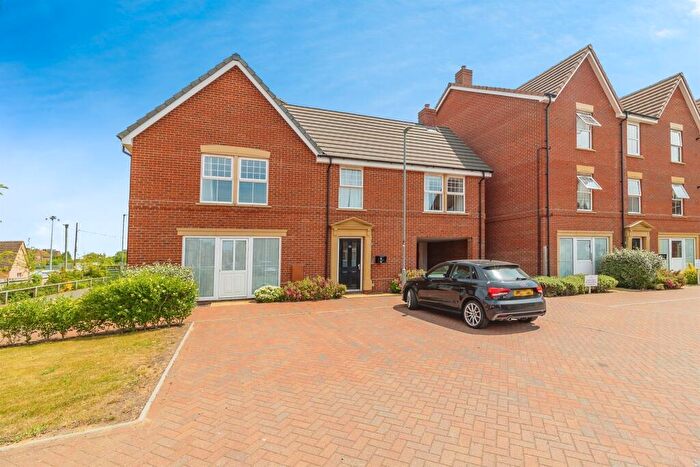 2 Bedroom Maisonette For Sale In Summerlin Drive, Woburn Sands, Milton Keynes, MK17