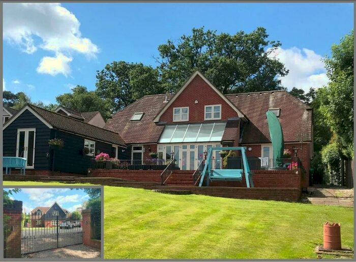 5 Bedroom Detached House For Sale In The Ridge, Cold Ash, RG18