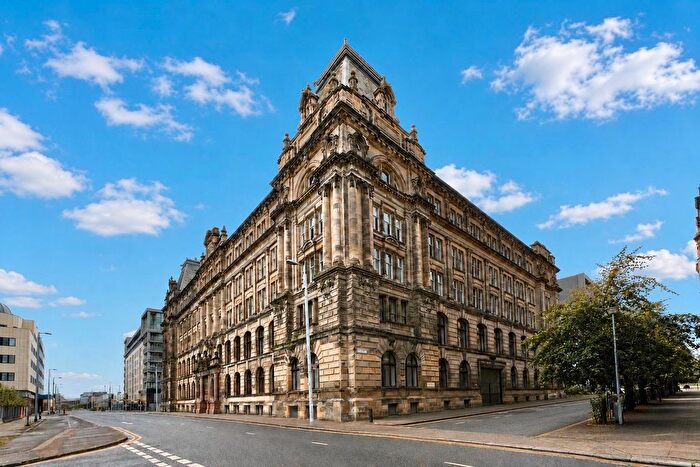 3 Bedroom Flat For Sale In Dalintober Street, Glasgow, G5