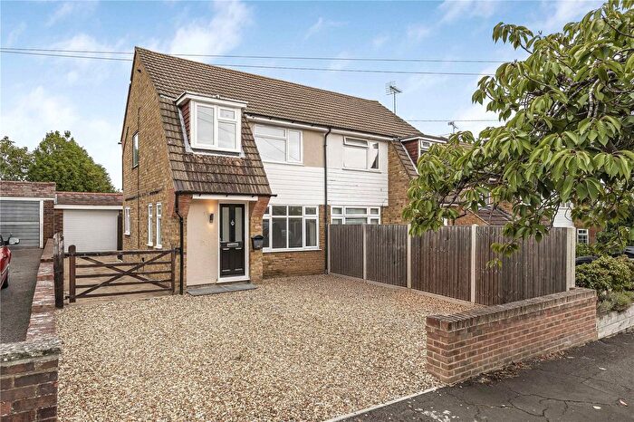 3 Bedroom Semi-detached House For Sale In Northwood Avenue, Knaphill, Woking, Surrey, GU21