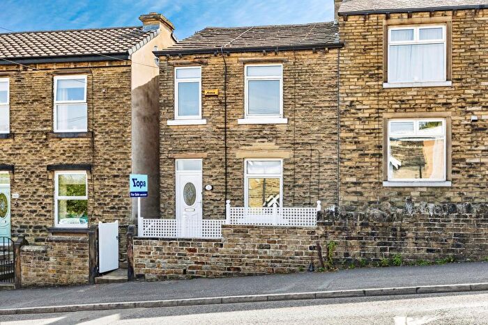 2 Bedroom Terraced House For Sale In Deighton Road, Huddersfield, HD2