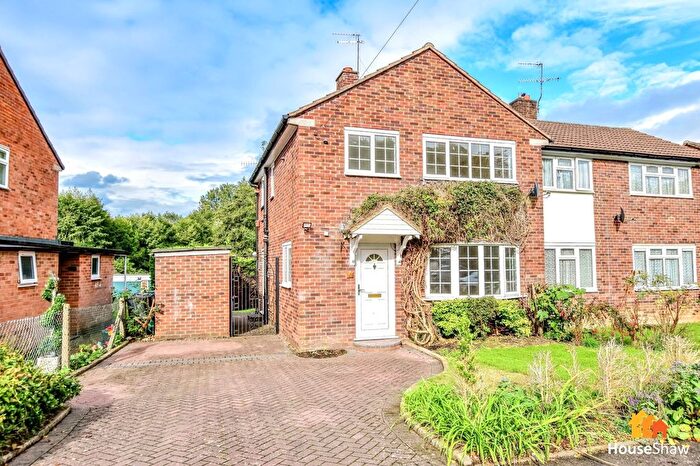 3 Bedroom Semi-Detached House For Sale In Cresswell Road, Chesham, HP5