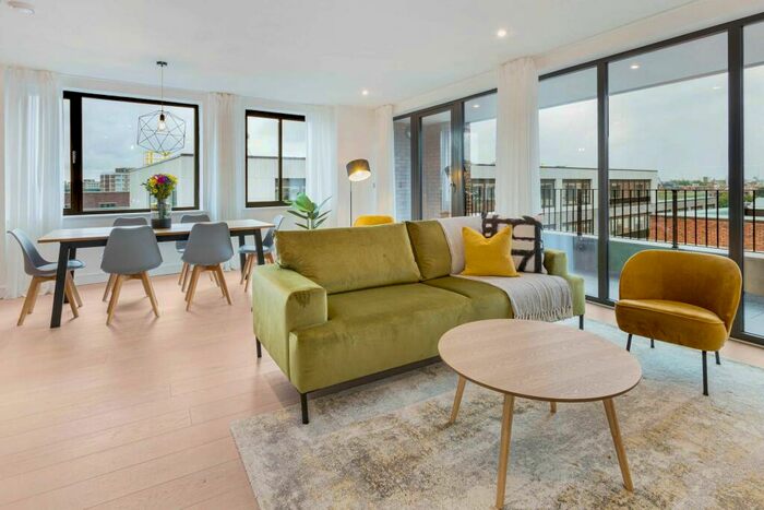 3 Bedroom House To Rent In - Hackney Rd, London, London, E2