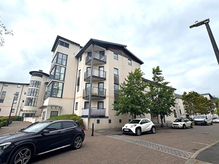 2 Bedroom Apartment For Sale In Mistletoe Court, Seacole Crescent, Swindon, SN1